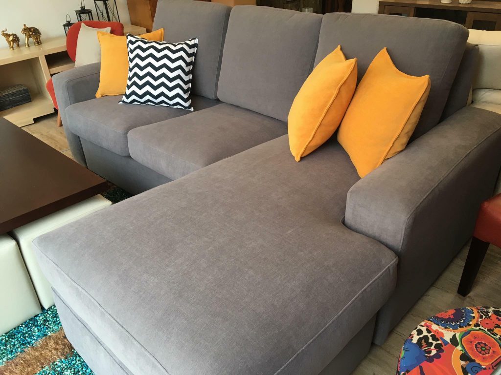 Chaise Longue modelo Recto Medidas 2.20 x 1.60 TAPIZADO EN TELAS COMUNES