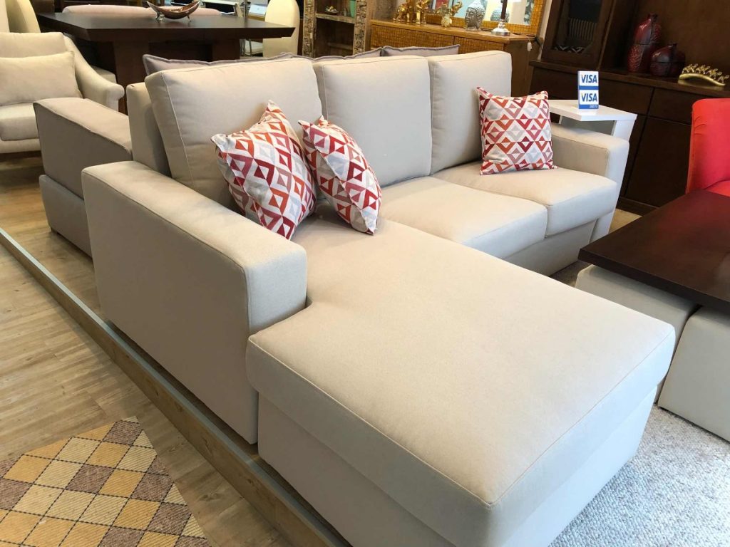 Chaise Longue modelo Recto Medidas 2.20 x 1.60 TAPIZADO EN TELAS COMUNES