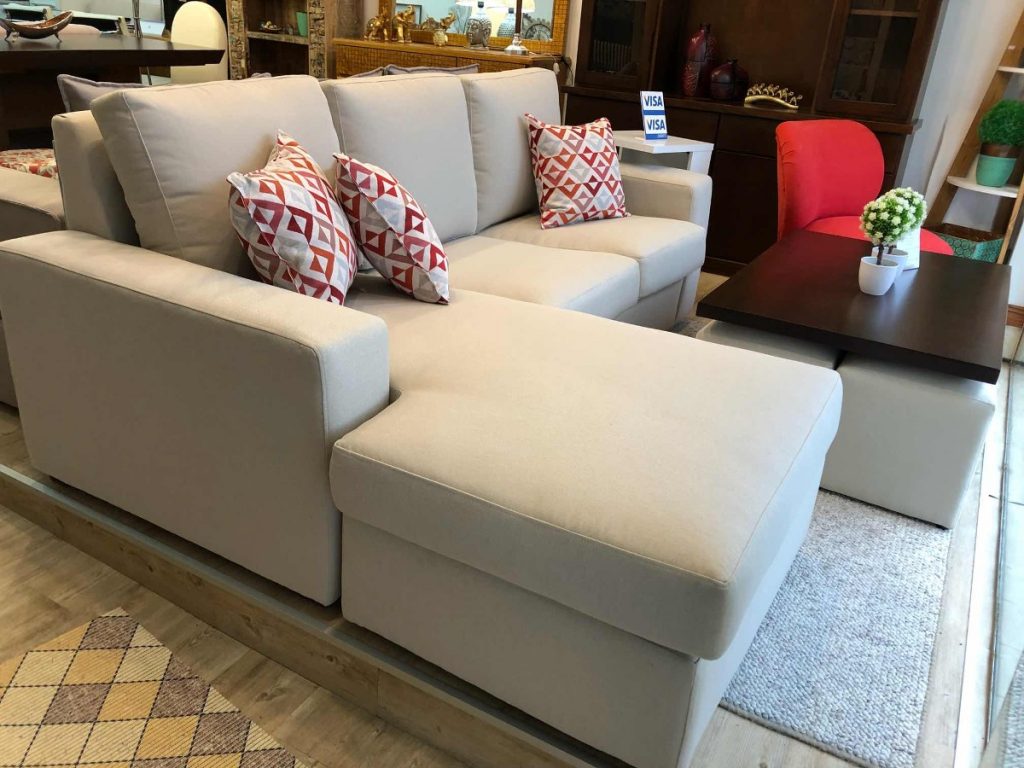 Chaise Longue modelo Recto Medidas 2.20 x 1.60 TAPIZADO EN TELAS COMUNES