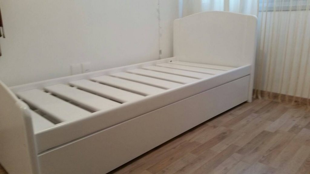Cama marinera laqueada