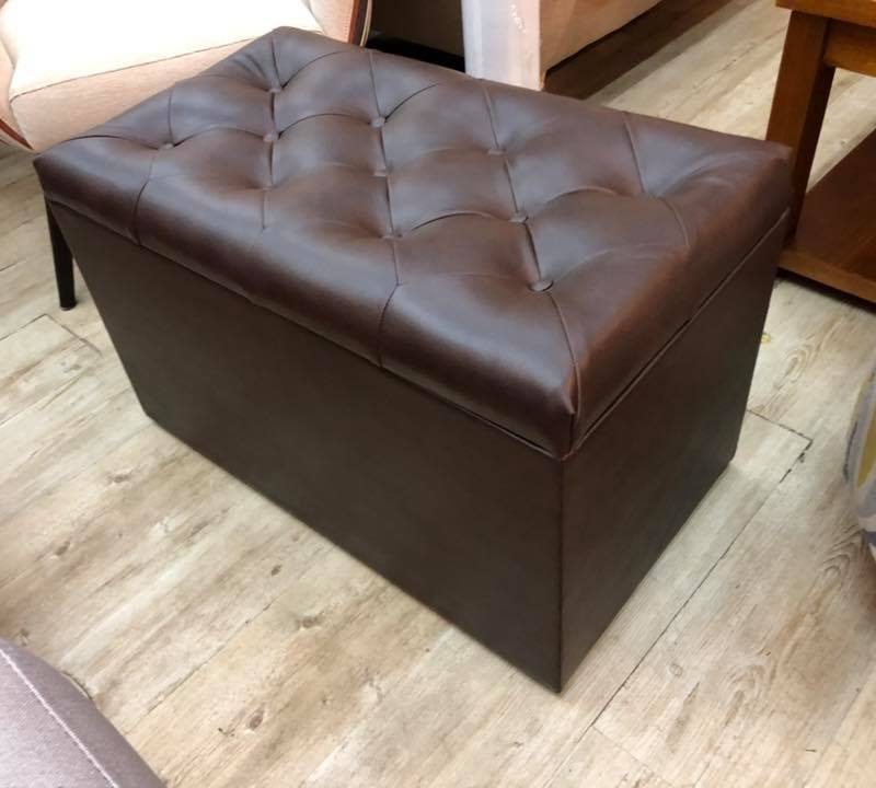 Baul capitaneado en simil cuero ,variedad de colores