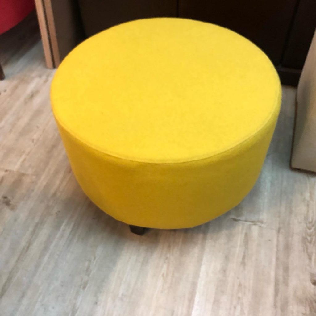 Puff amarillo
