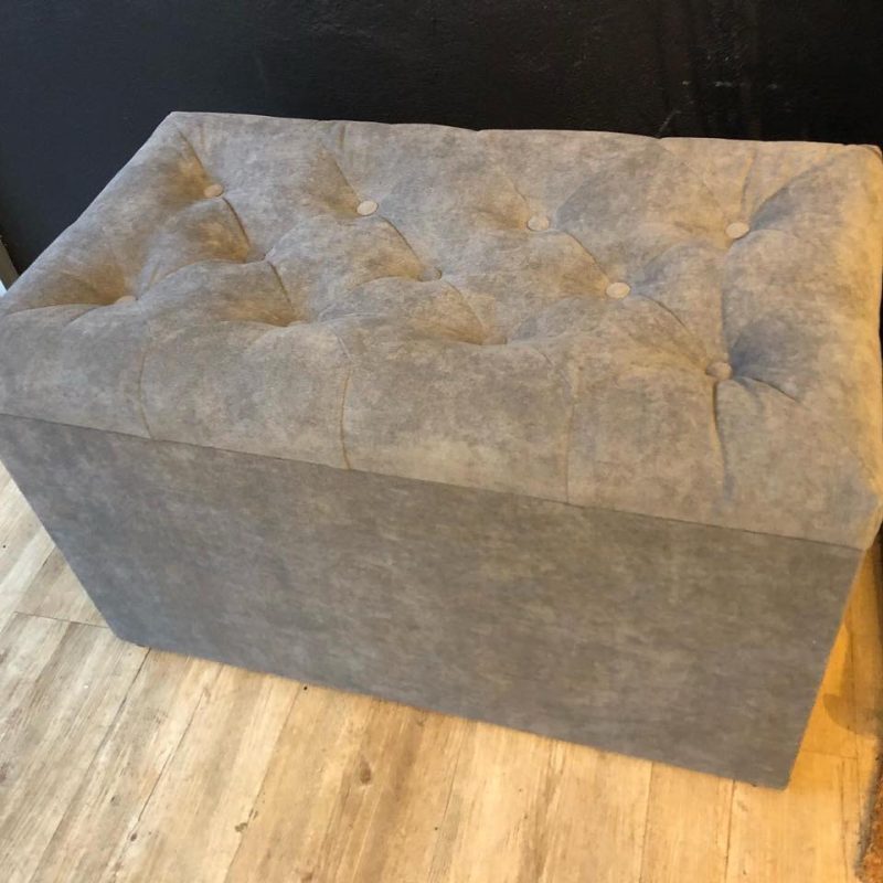 Baul capitoneado en tela