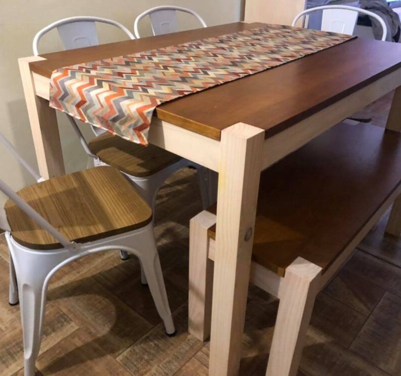 Mesa combinada y sillas Tolix