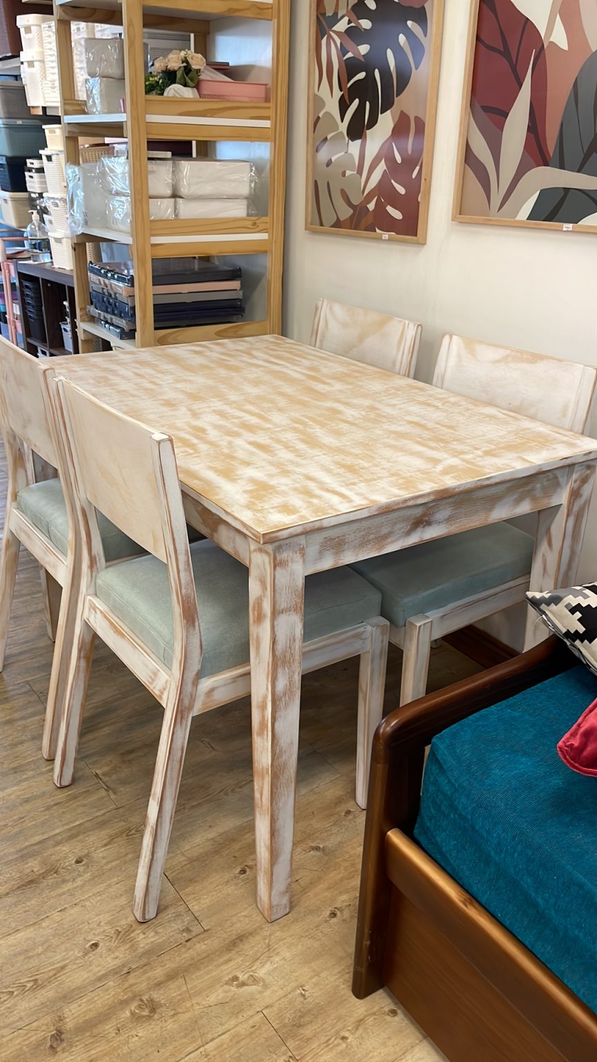 Mesa recta con 4 sillas