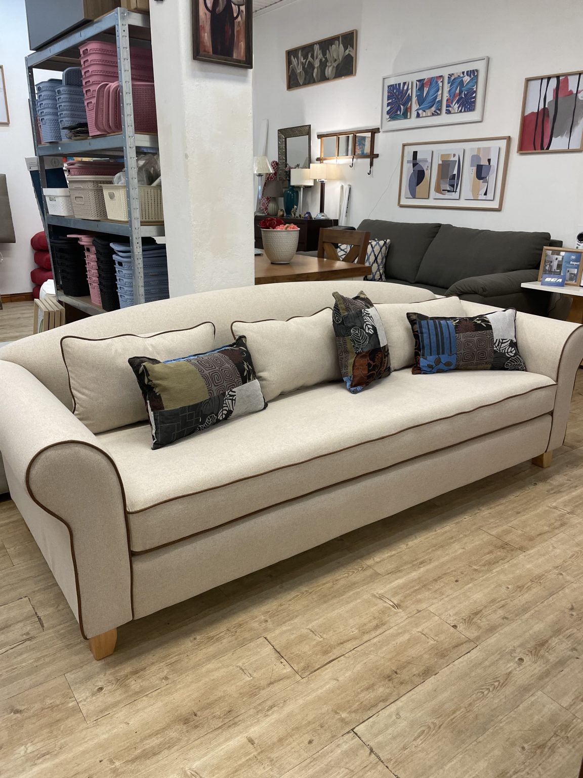 Sofa tres cuerpos modelo Capri Tapizado en tela lavable