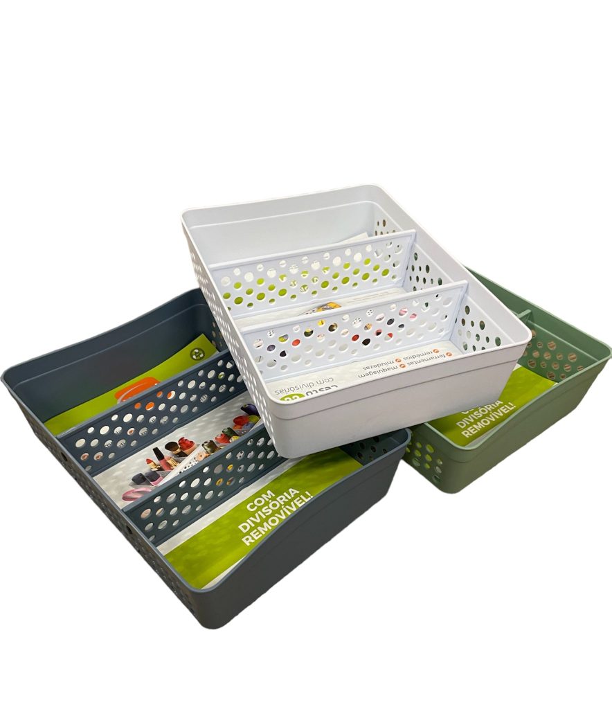 Organizador con tres divisiones  Medidas22.5 x 17 x 5.5 cm