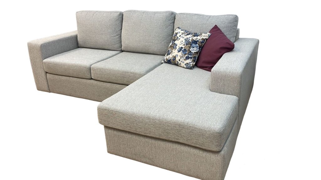 Chaise Longue modelo Recto Medidas 2.20 x 1.60 TAPIZADO EN TELAS COMUNES